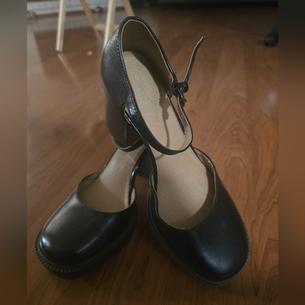 Crown Vintage Black Heels